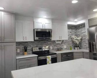 So clean, so big and so much family fun! - South Jordan - Kitchen