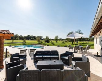 Le Basque - Bazas - Bazas - Patio