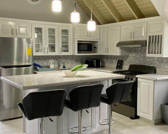 Seacastles by the beach/pool - Montego Bay - Kitchen