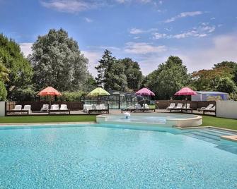 Flower Camping Le Pavillon - Chalet Bois Confort 31m2 - 2 bedrooms including covered terrace + TV 5 to 7 people - 5 pers. included in the tariff - La Mothe-Achard - Басейн