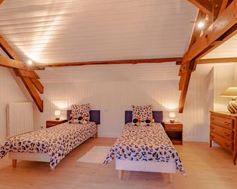 Country house in the heart of the Périgord Vert. Enjoy the peace and quiet of the garden - Lanouaille - Bedroom