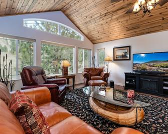 Discover tranquility in this upscale vacation rental nestled in Superior, MT - Superior - Sala de estar
