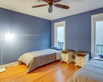 Spacious Lakefront Apt With Deck In Faye - Fayetteville - Bedroom