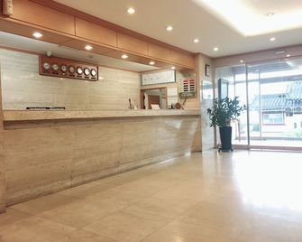 Sejong Hotel Chunchon - Chuncheon - Front desk