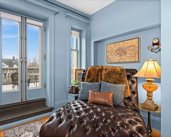 Historic Cotton Mansion by Heirloom Boutique Collection - דולות' - סלון