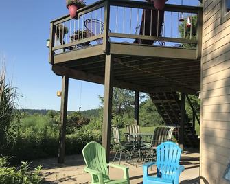 Country Setting 2-3 Miles From The River, Luther College And Downtown Decorah - Decorah - Patio