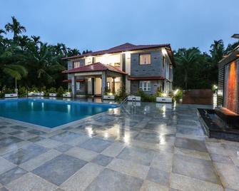 Matthuga - Kodkani - Pool