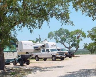 Top of the Hill RV Resort & Cabins - Boerne - Außenansicht