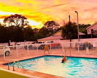 Sky Suites - Tybee Island - Bể bơi