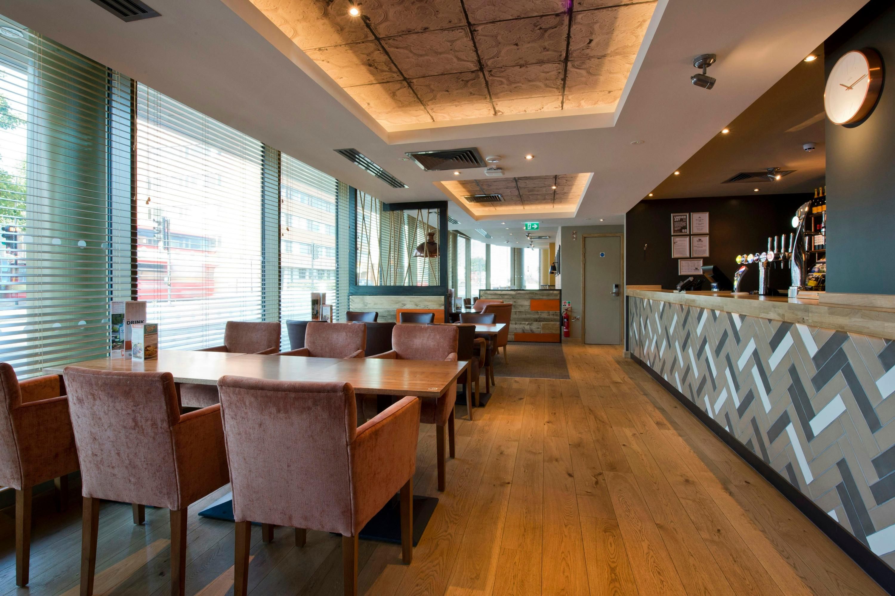 Premier Inn London Woolwich Royal Arsenal - לונדון - מסעדה