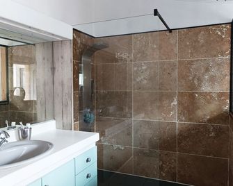 Chambre cosy et salle d'eau dans maison Mérignac Arlac - Mérignac