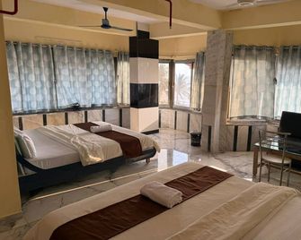 Hotel Sai Amar International - Daman - Schlafzimmer