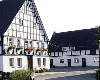 Apartment Kuhstall, 65sqm, 2 bedrooms, max. 5 persons - Eslohe - Gebouw