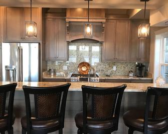 Luxury Villa-Private Waterfront on Lake Winnipesaukee w/ Boat Dock- Meredith Bay - Meredith - Kitchen
