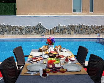 Otel Carpediem Gold Kusadasi - Kusadasi - Pool