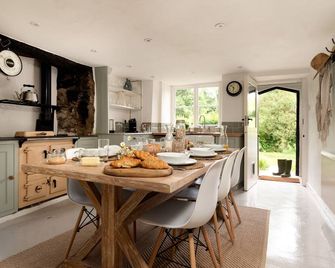 Weeke Brook - Quintessential thatched luxury Devon cottage - Newton Abbot - Dining room