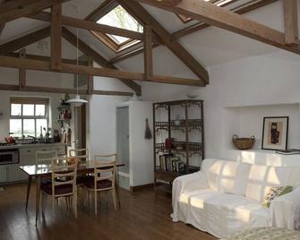Charming old stables studio cottage - Clonakilty