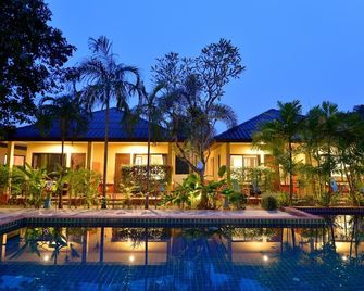 هابي كوتيدجز فوكيت - Chalong - حوض السباحة