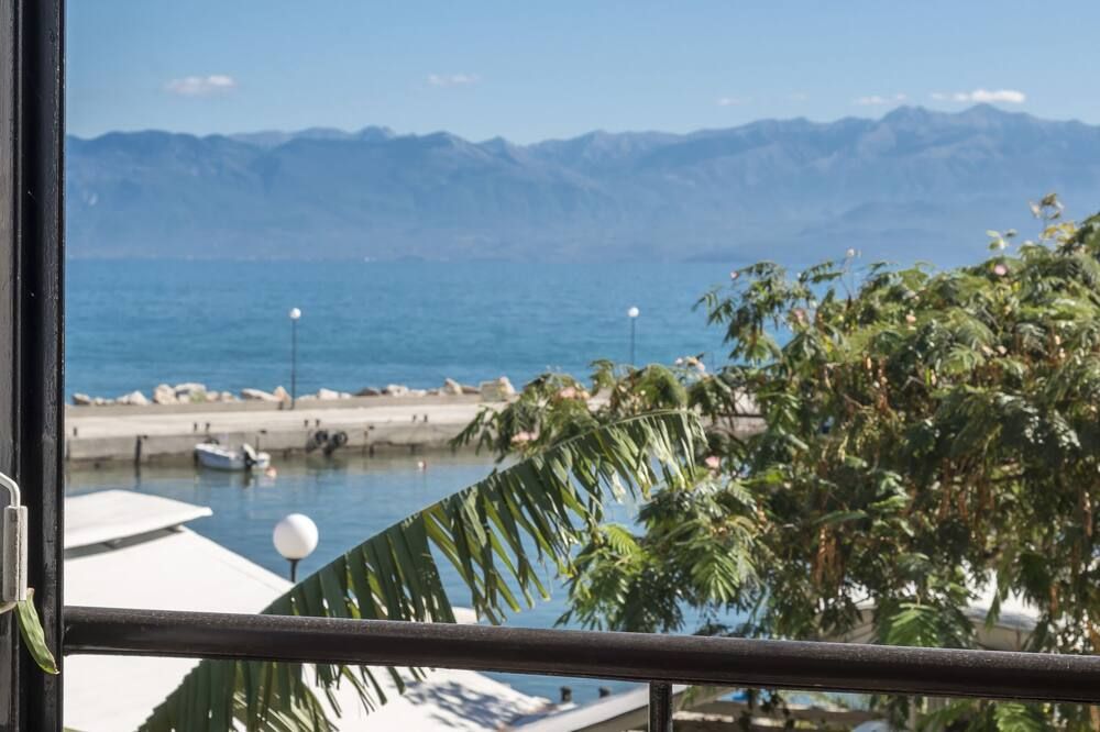 أكرويالي هوتل آند فيلاز