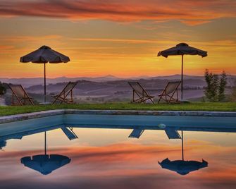 Farmh. Podere Cunina 25 Km Sud Siena Davanti Al Montalcino Tenendo Cucine Clas - Buonconvento - Pool