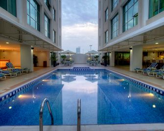 Siji Hotel Apartments - Fujairah - Piscina