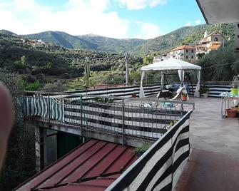 Valle Degli Ulivi - Liguria, Italia - Diano San Pietro - Balcón