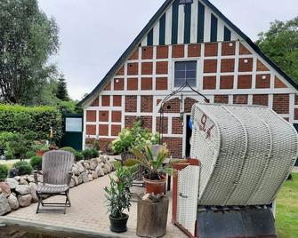 3-star farmhouse in a quiet location on the North Sea near Otterndorf - Otterndorf - Будівля