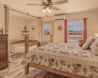 The Inn at Beulah Farm - The Garden - Whitley City - Bedroom