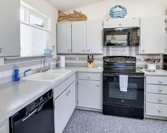 Seahawk Nest - Ocean View Home with Wheelchair Accessibility - Yachats - Cocina