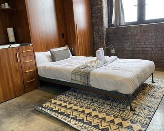 3E-Cozy! Micro apartment minutes from Shadyside, sleeps 1 - Pittsburgh - Bedroom