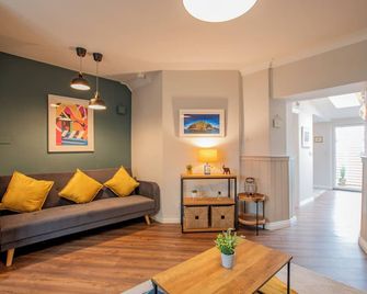 Cosy Retreat in The City Centre - Galway - Living room