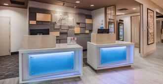Holiday Inn Express Hotel & Suites Amarillo East - Amarillo - Front desk