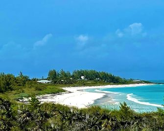 Brand New Nov 2025, Affordable. Great Location, Right Next to Airport Beach. - Governor’s Harbour - Beach