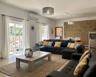 Casa do Campo by Check-in Portugal - Tunes - Huiskamer