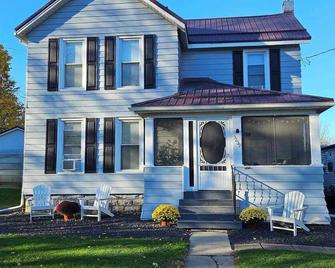 Chapland House 4 Bdrm Getaway In Flx Wine Country - Seneca Falls - Building