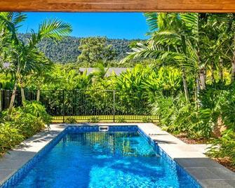 Luxico Aqua at Yangaro (with Car Parking) - Airlie Beach - Piscine