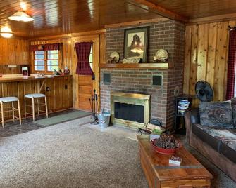 Llc-Peaceful, Lakefront Cabin Near Munising With Canoe & Rowboat - Wetmore - Sala de estar
