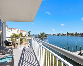 Provident Oceana Beachfront Suites - Treasure Island - Balcón