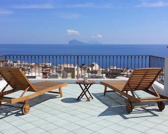 La Zagara Hotel - Lipari - Balcony