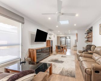 Highett Charm - 3 Bedroom Unit - Highett - Sala de estar