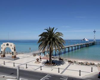 Esplanade Hotel Adelaide - Brighton - Beach