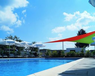 Latchi Escape Hotel and Suites - Neo Chorio