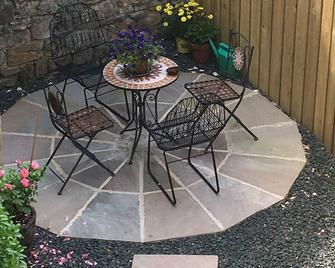 A beautiful 17th century cottage in the heart of historic Knaresborough - Knaresborough - Patio