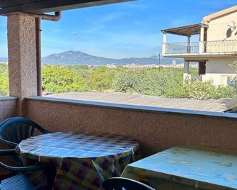 Pressi Aeroporto Costa Smeralda - Olbia - Balcón