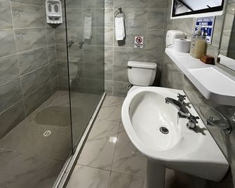 Lleras Premium Hotel - Medellín - Bathroom