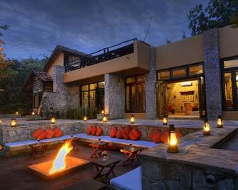 Pugdundee Safaris-Kanha Earth Lodge - Kanha - Patio
