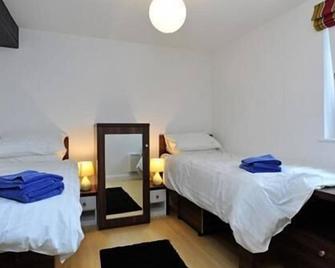 Apartment at Pyjama Factory Self Catering - Bushmills - Bedroom