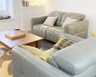 2 bedroom accommodation in Gargrave, near Skipton - Gargrave - Living room