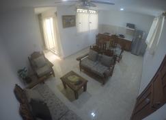 2 Bedroom apartment steps from the Ocean. - Cozumel - Living room