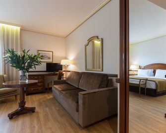 Exe Reina Isabel - אבילה - סלון